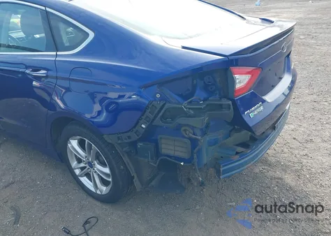 2016 Ford Fusion Energi Titanium z USA, uszkodzony, nr VIN 3FA6P0SU5GR283694